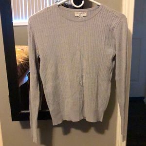 Nice gray long sleeve sweater.